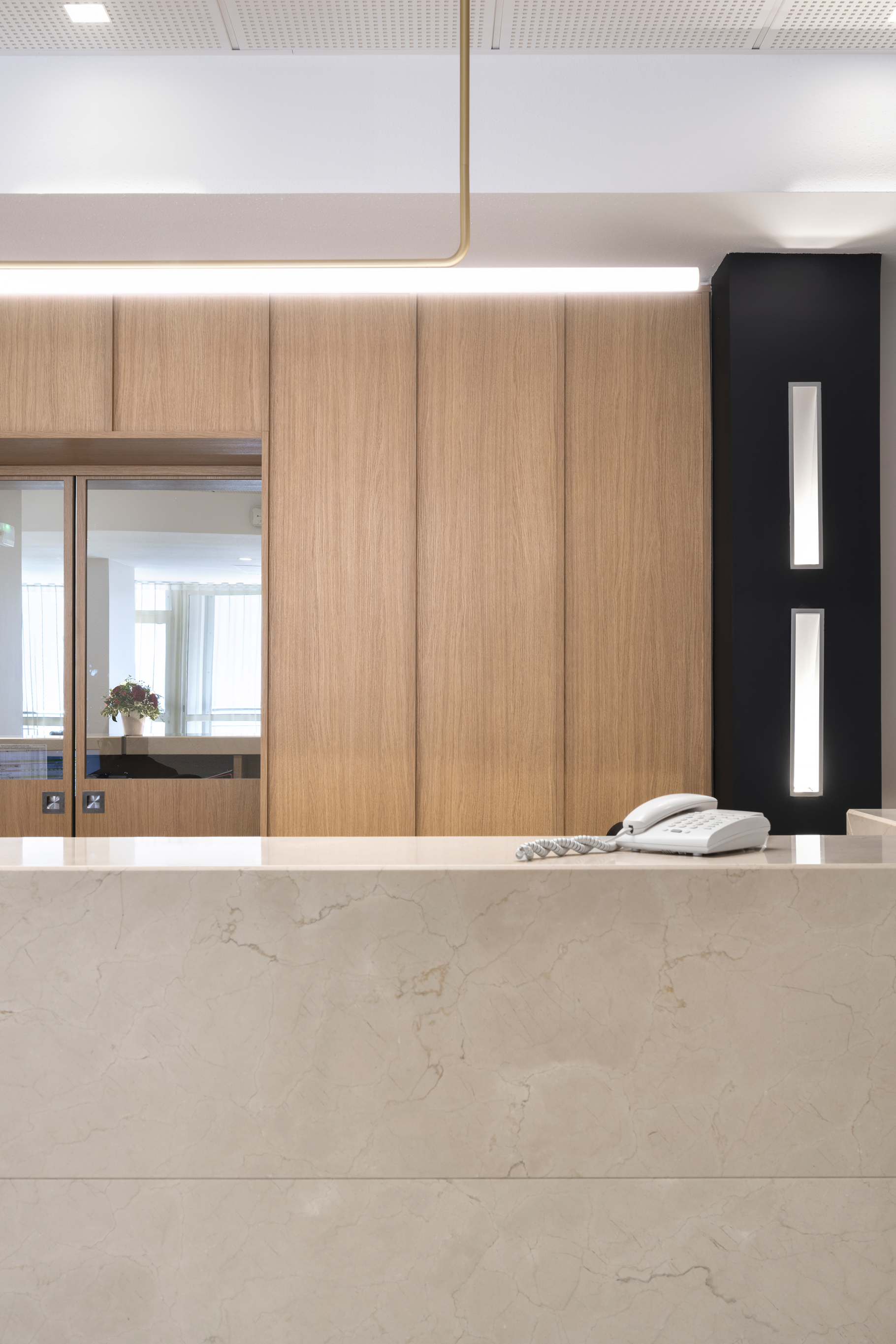 Intérieur moderne et chic de l'Hôtel Eliseo à Lourdes, France, après la rénovation avec Unilin Panels